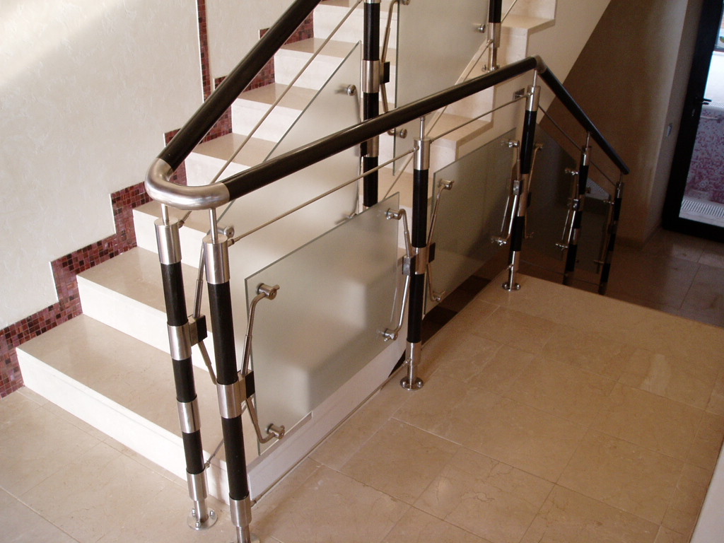 металлические перила для лестницы